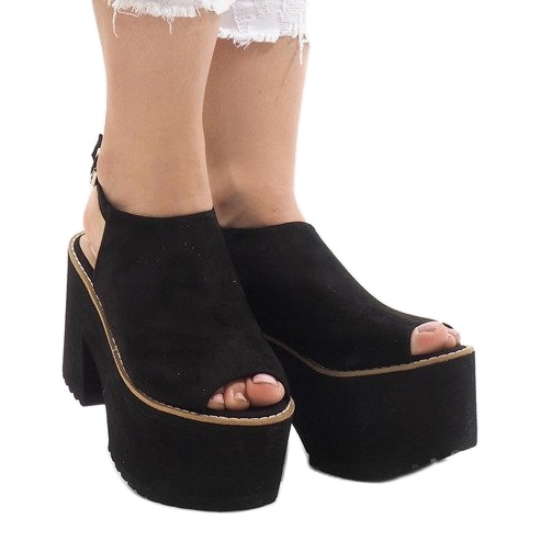 Crne sandale na masivnom bloku B8290 crna 1