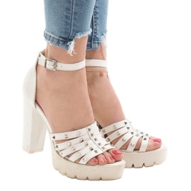 Bijele sandale na postolju HQ8682 bijela 2