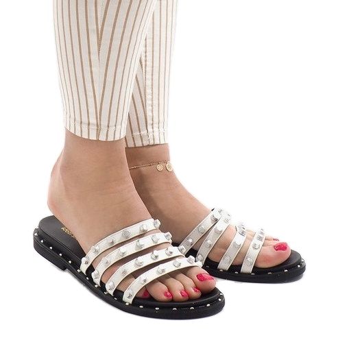 Bijele papuče s klinovima LK-2802 bijela 1