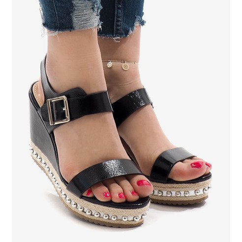 Srebrne lakirane sandale na klin 17060-73 crna 2