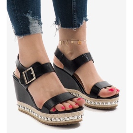 Srebrne lakirane sandale na klin 17060-73 crno 1