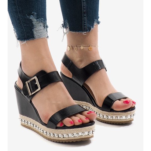 Srebrne lakirane sandale na klin 17060-73 crna 1