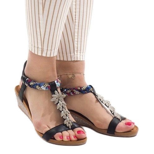 Crne sandale na klin s elastikom B133-1 crna 1