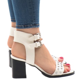 Bijele sandale s visokim potpeticama 77-12 bijela 2