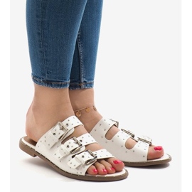 Bijele papuče s klinovima i kopčom F-3659 bijela 1