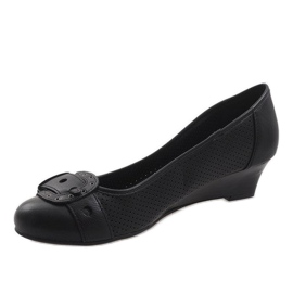 Crne pumpe na klinu TR22-4 crna 1