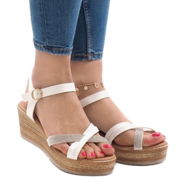 Bijele sandale na platformi WS8816 bijela 1