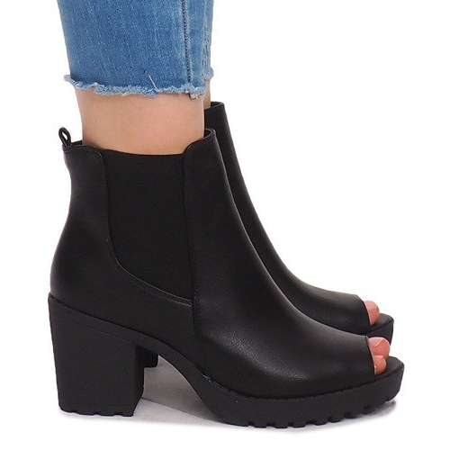 Otvorene čizme na stupu B2890 Crna 2