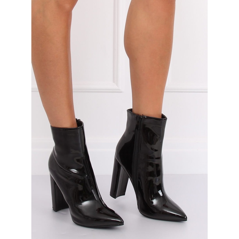 Crne lakirane čizme s visokim potpeticama NS065P Crna 1