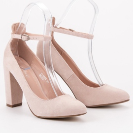 Ideal Shoes Pumpe pričvršćene kopčom smeđa 1