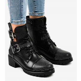 Ženske crne čizme na masivnom potplatu M257 crna 1