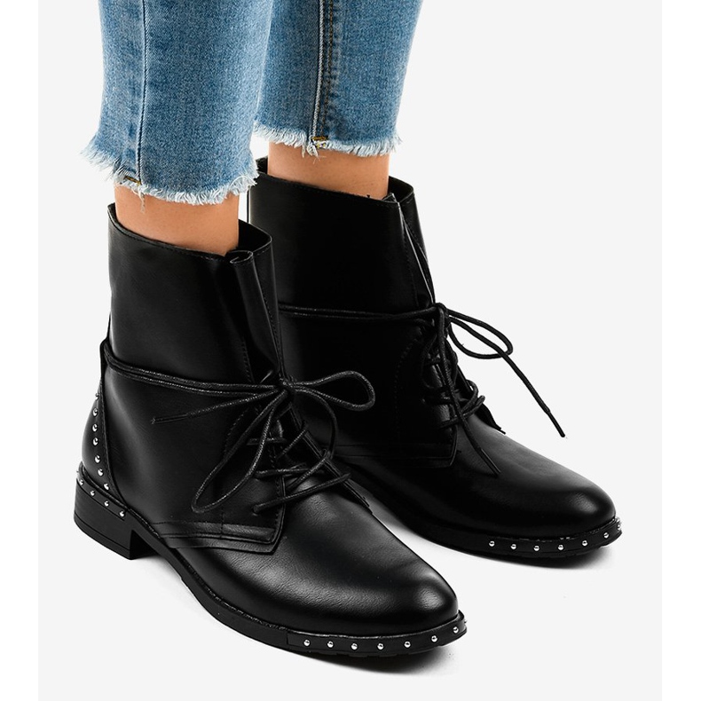 Crne ravne čizme na vezanje A-251 crno 1