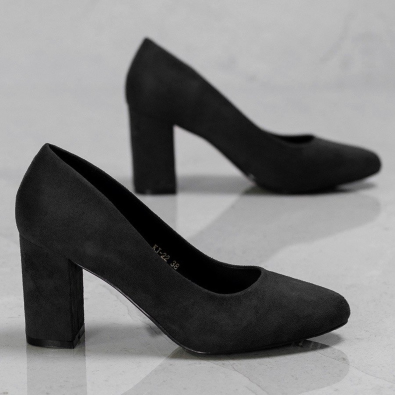 Ch. Creation Pumpe na stupu crno 1