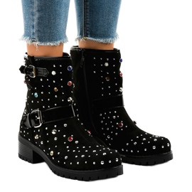 Crne izolirane čizme, bogato ukrašene T185 crno 1