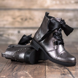 Bestelle Čizme vezane vrpcom siva 1