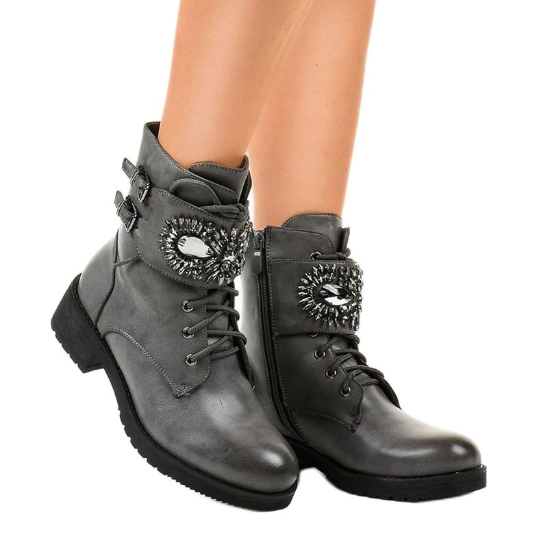 Sive ženske čizme s kopčom i dijamantima 0-251 siva 1