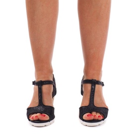 Crne sandale na klin YH2709 crna 1