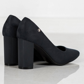 Goodin Crpke od antilopa na stupu crna 2