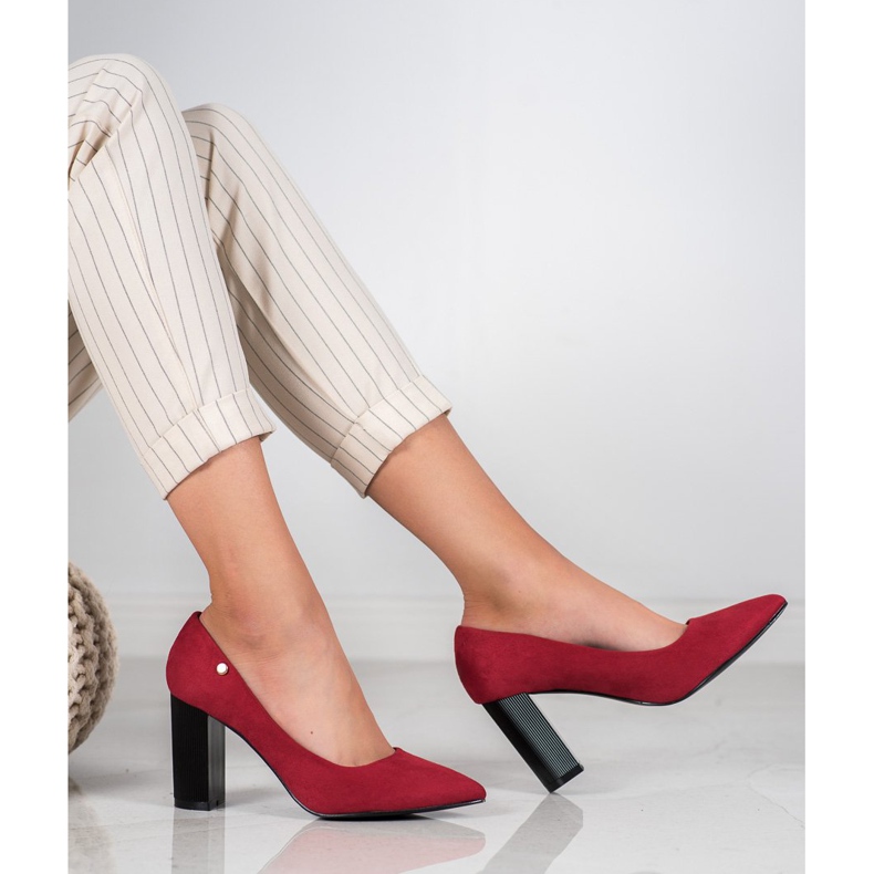 Goodin Crpke od antilopa na stupu crvena 1