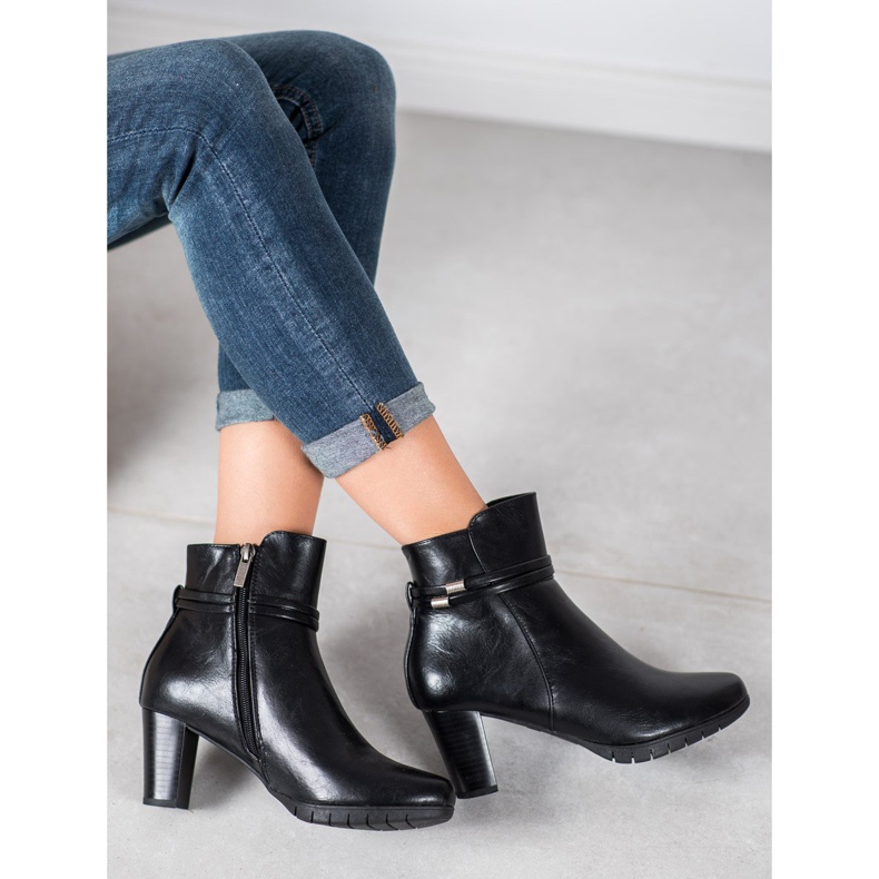 Klasične čizme na postu crna 2