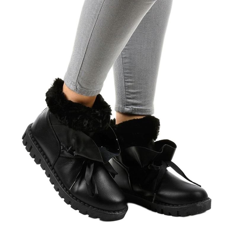 Crne izolirane tenisice s patentnim zatvaračem 428-6 crno 1