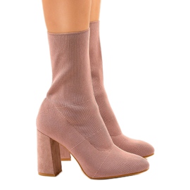 Ružičaste čizme na postu QQ08 ružičasta 1