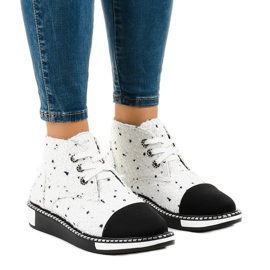 Bijele čizme na vezanje TS1811 bijela 1