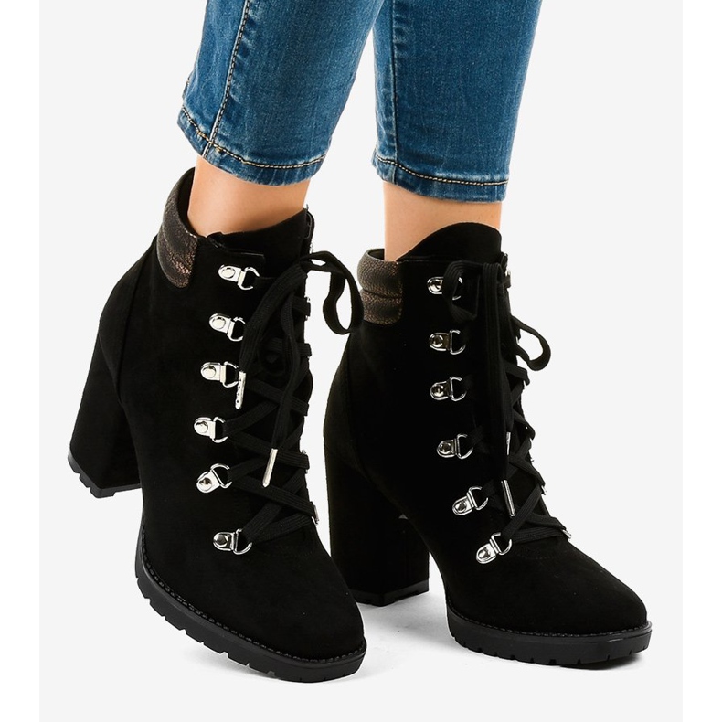 Crne čizme gležnjače sa zamkom na traci 8992 crno 2