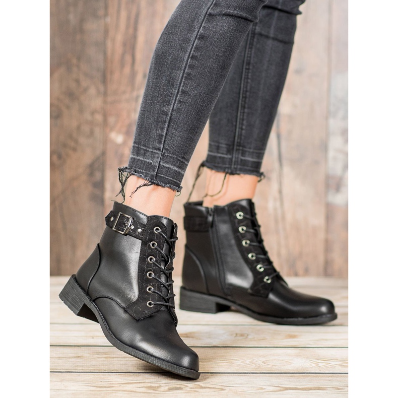 Small Swan Klasične čizme na vezanje crna 1