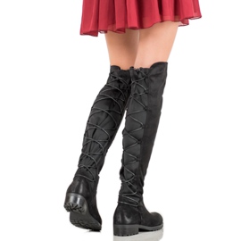 Forever Folie Čizme do bedra od antilopa s povezom crna 2