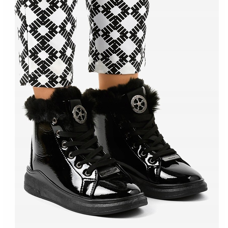 Tople crne lakirane tenisice TL135-6 crno 1