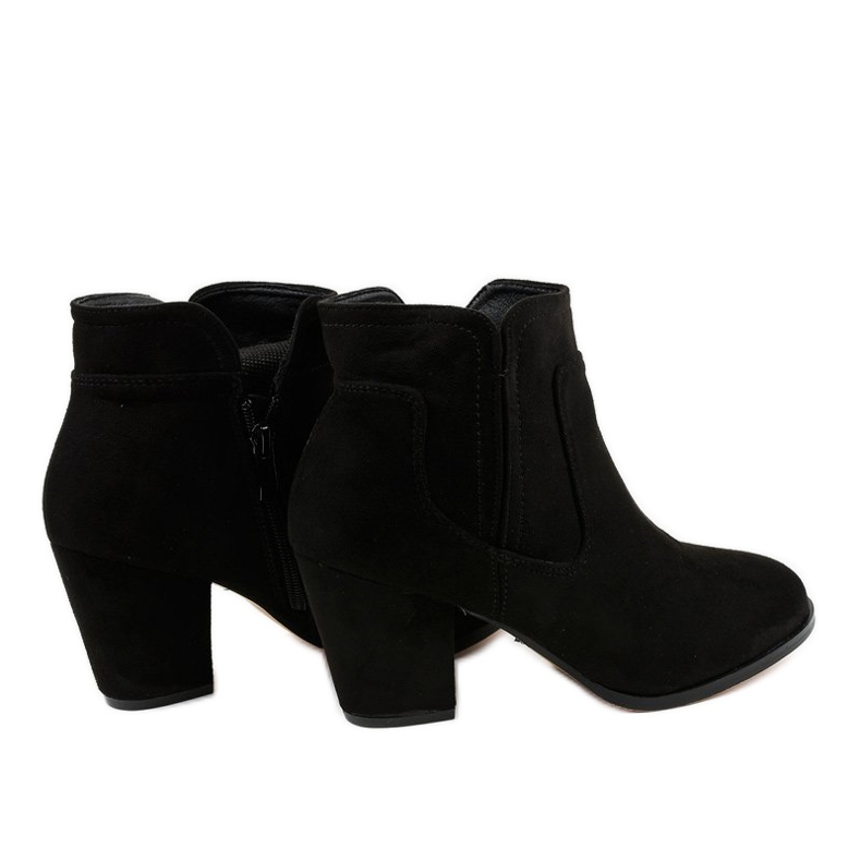 Crne izolirane čizme na stupu A8123 crna 2