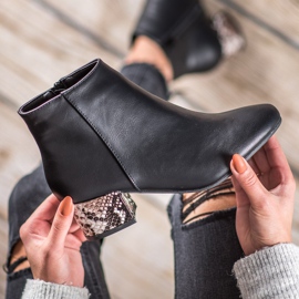 Weide Elegantne čizme sa zmijskim printom crna višebojan 1