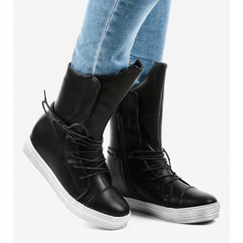 Crne tenisice, izolirane čizme HX5187-3 crna 2