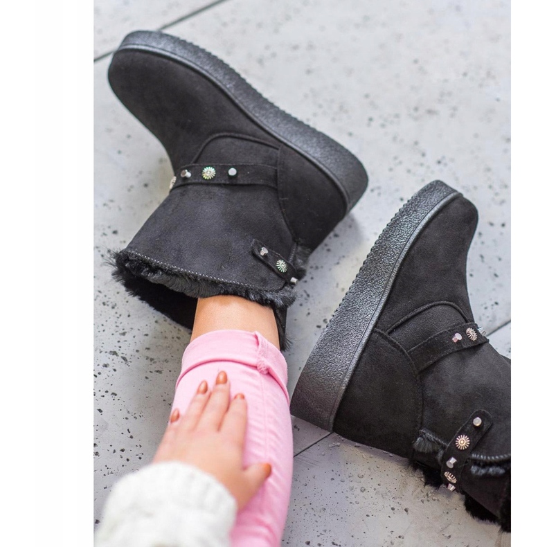 SHELOVET Mukluki s mlaznicama crno 1