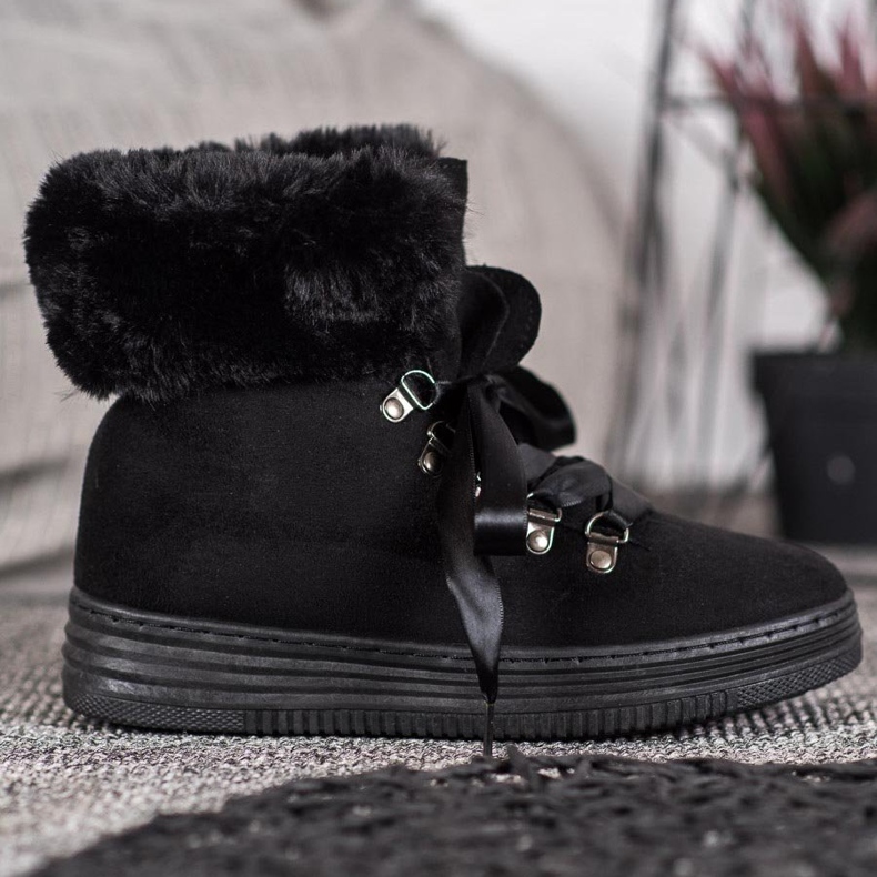 Queen Vivi Čizme na čipku s krznom crno 2