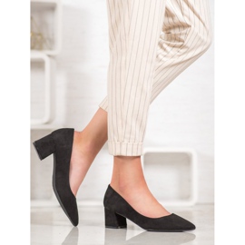 Fama Pumpe na stupu crna 1