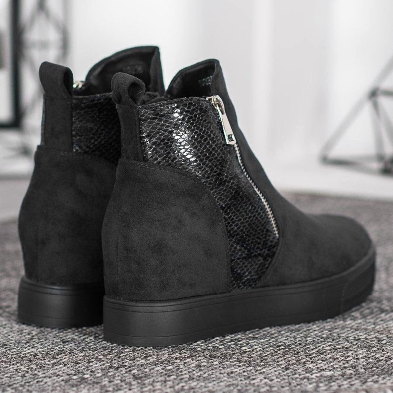 Bestelle Čizme sa zmijskim uzorkom crna 2