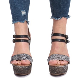 Crne sandale na klin pastrve crno 1