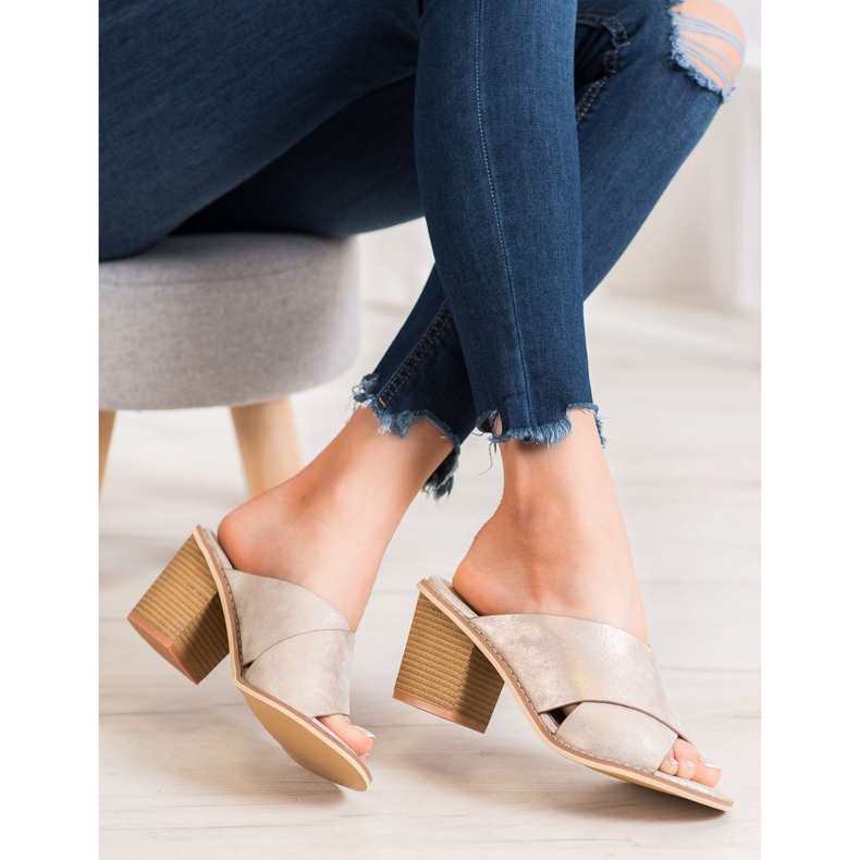 Sergio Leone Zlatne papuče na šanku zlatna 1