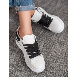 SHELOVET Tenisice na platformi s eko kožom bijela 2