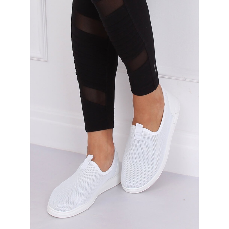 1066 Bijele slip-on tenisice bijela 1