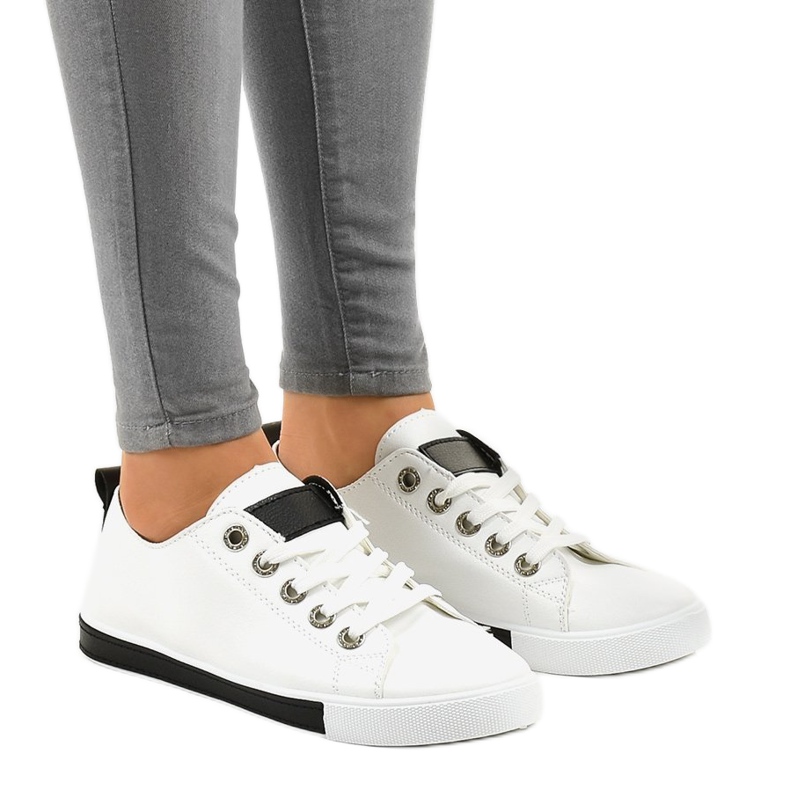 1016 bijelih klasičnih tenisica bijela crno 1