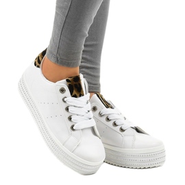 Bijele tenisice s leopard printom na platformi M-071 bijela 1