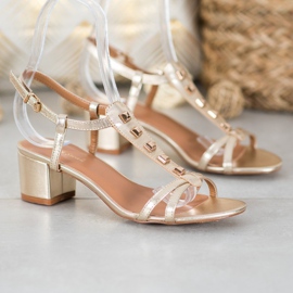 Small Swan Zlatne sandale s klinovima zlatni 1