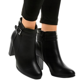 Crne čizme na stupu s elastičnim F815-2 crno 1