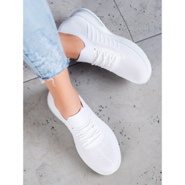 SHELOVET Bijele tekstilne cipele na platformi bijela 1