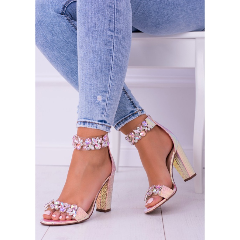 Lu Boo Opalescentne sandale od šampanjca Lambada Rhinestones ružičasta žuta boja 1