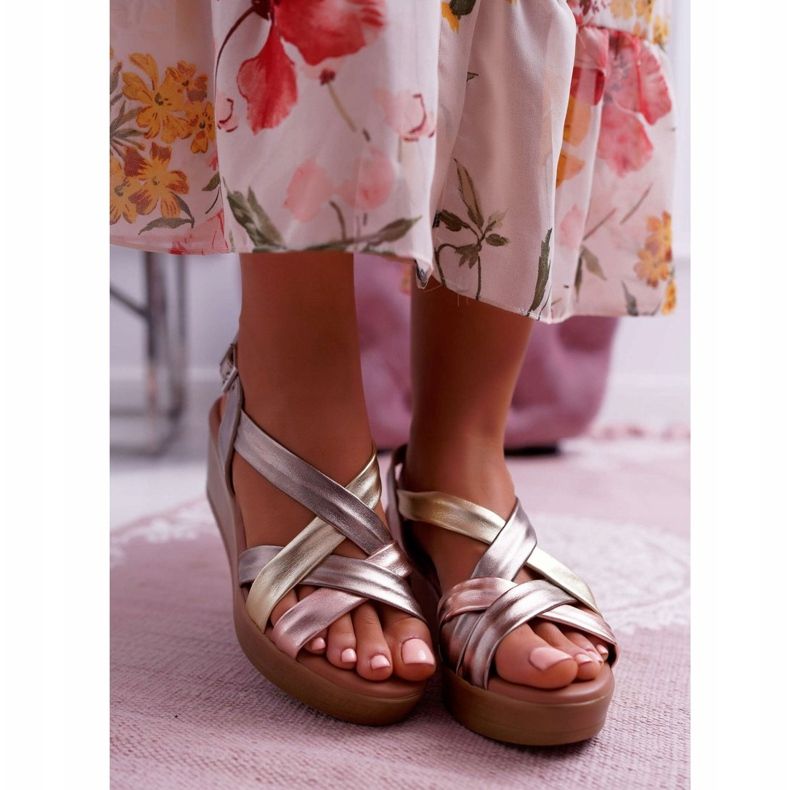 Ženske sandale na kožnim klinovima Maciejka ESP27-25 / 00-1 zlatni 2