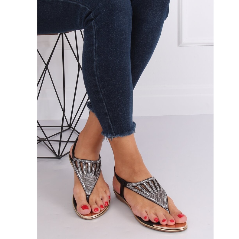 Japanke ukrašene crnom M03 crnom bojom 1